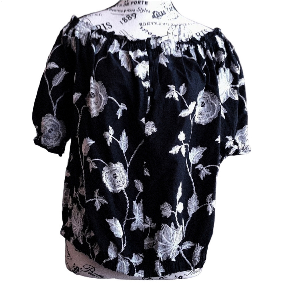 Who What Wear Embroidered Blouse NWT